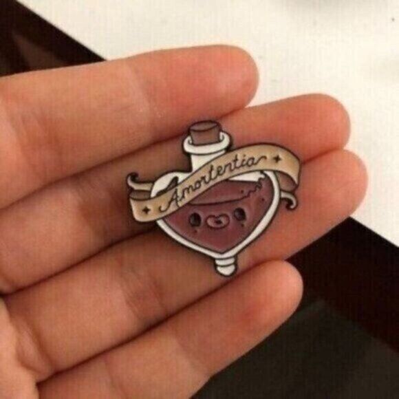 3/20 Amortentia Harry Potter Enamel Pin - Picture 1 of 1
